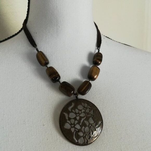 Avon Brass Floral Cutout Medallion Pendant Tiger's Eye Beaded Necklace - Picture 3 of 11